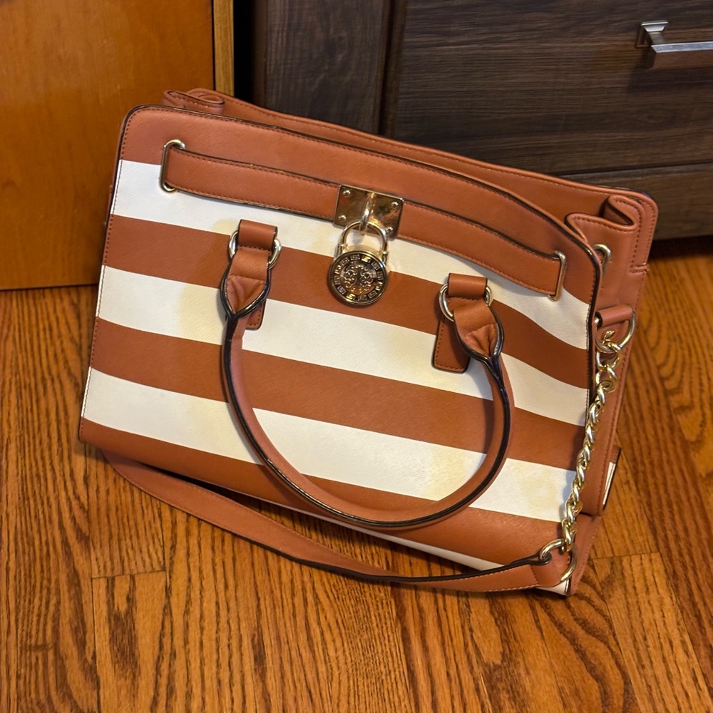 Large purse/tote. New. Never used.